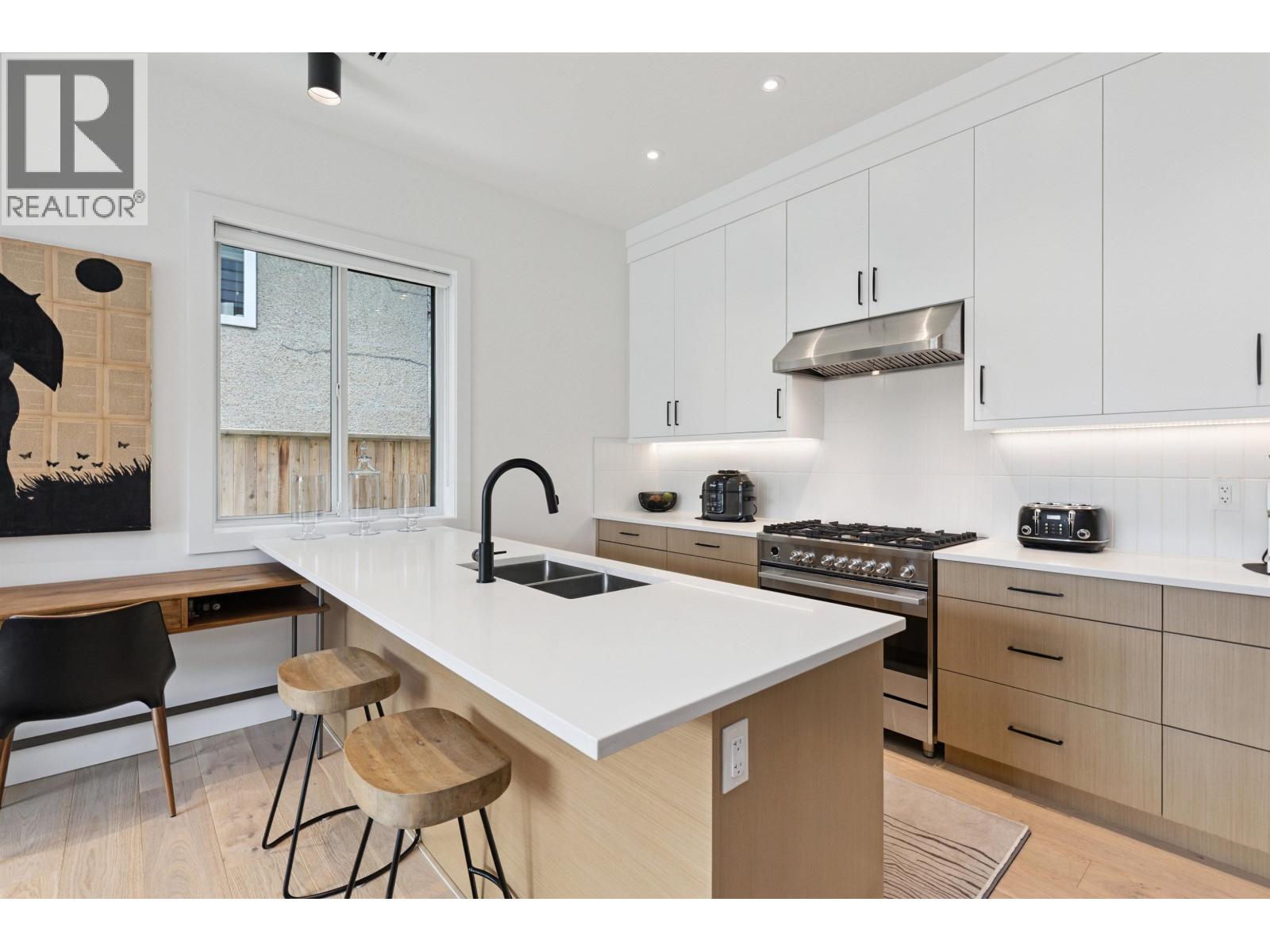 Photo of 1 1621 E 11TH AVENUE 17