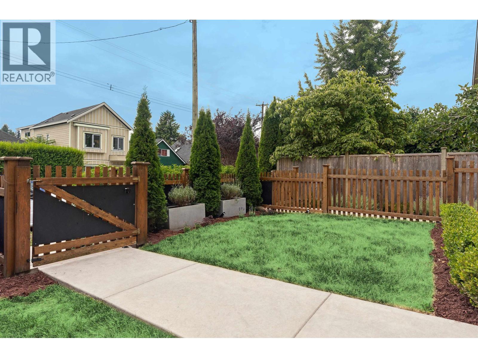 Photo of 1 1621 E 11TH AVENUE 5