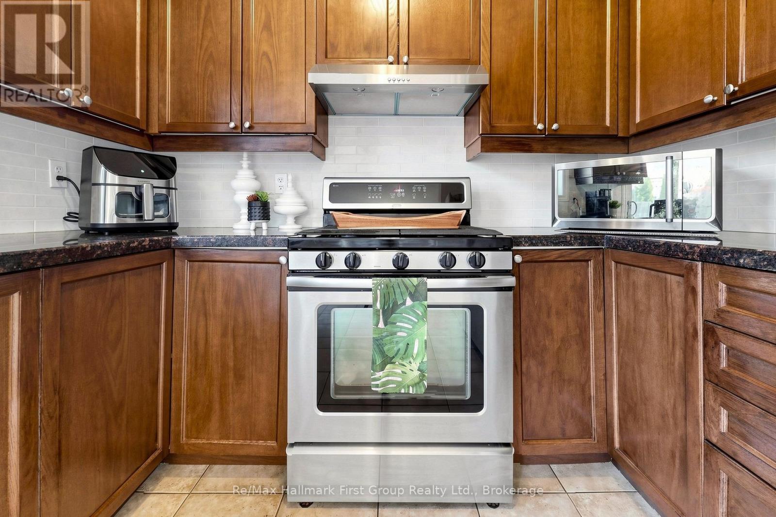 124 Kenneth Hobbs Avenue, Whitby, ON photo 17