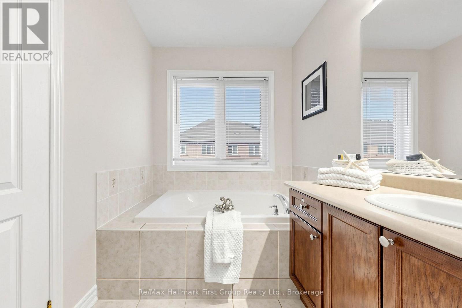 124 Kenneth Hobbs Avenue, Whitby, ON photo 32