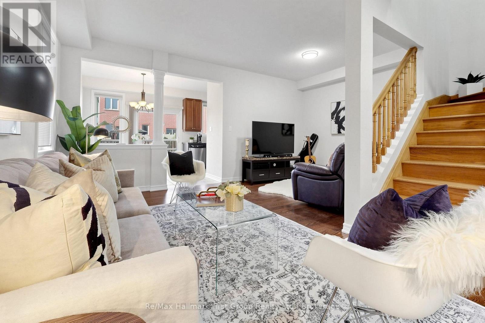 124 Kenneth Hobbs Avenue, Whitby, ON photo 9