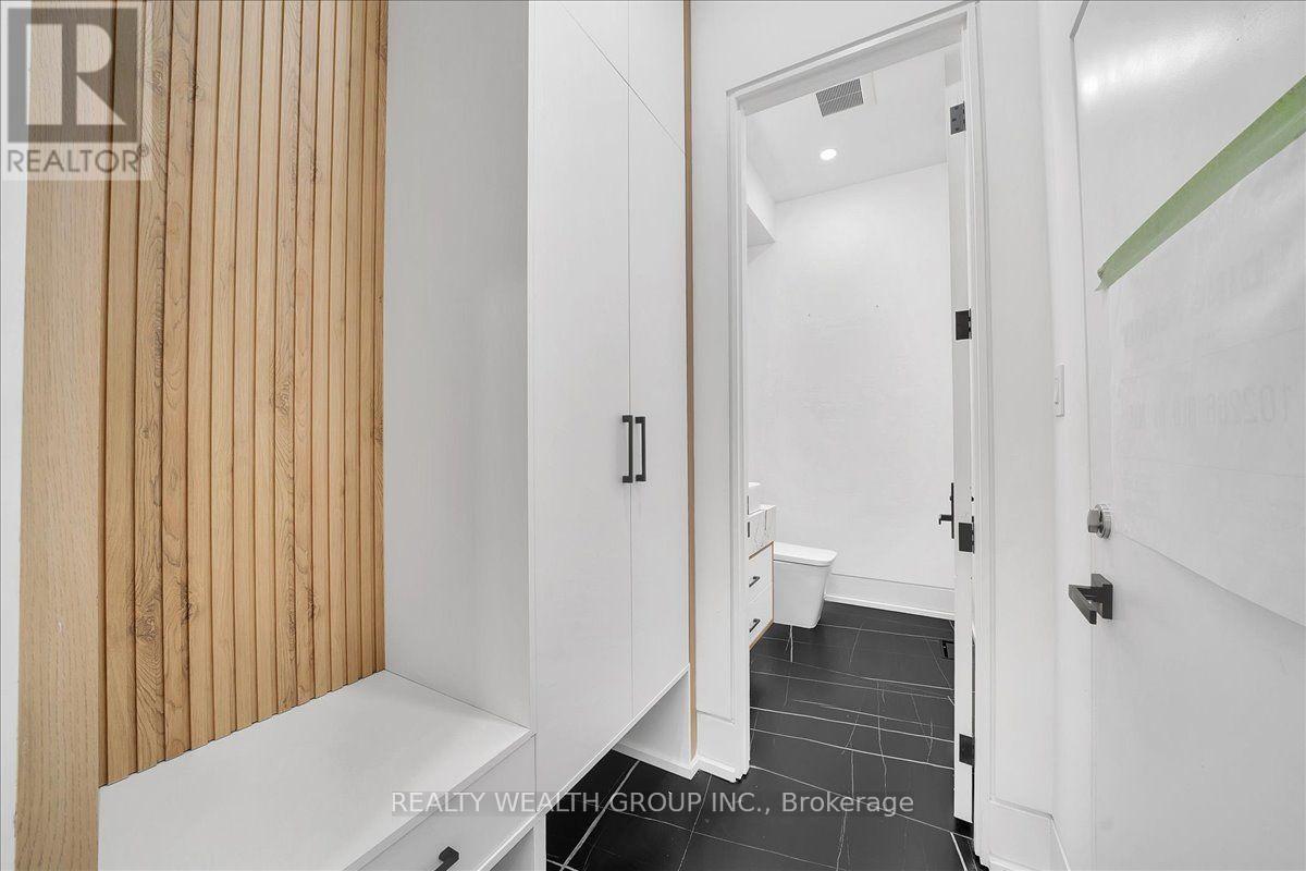 2 Kingsbury Crescent, Toronto, ON photo 22