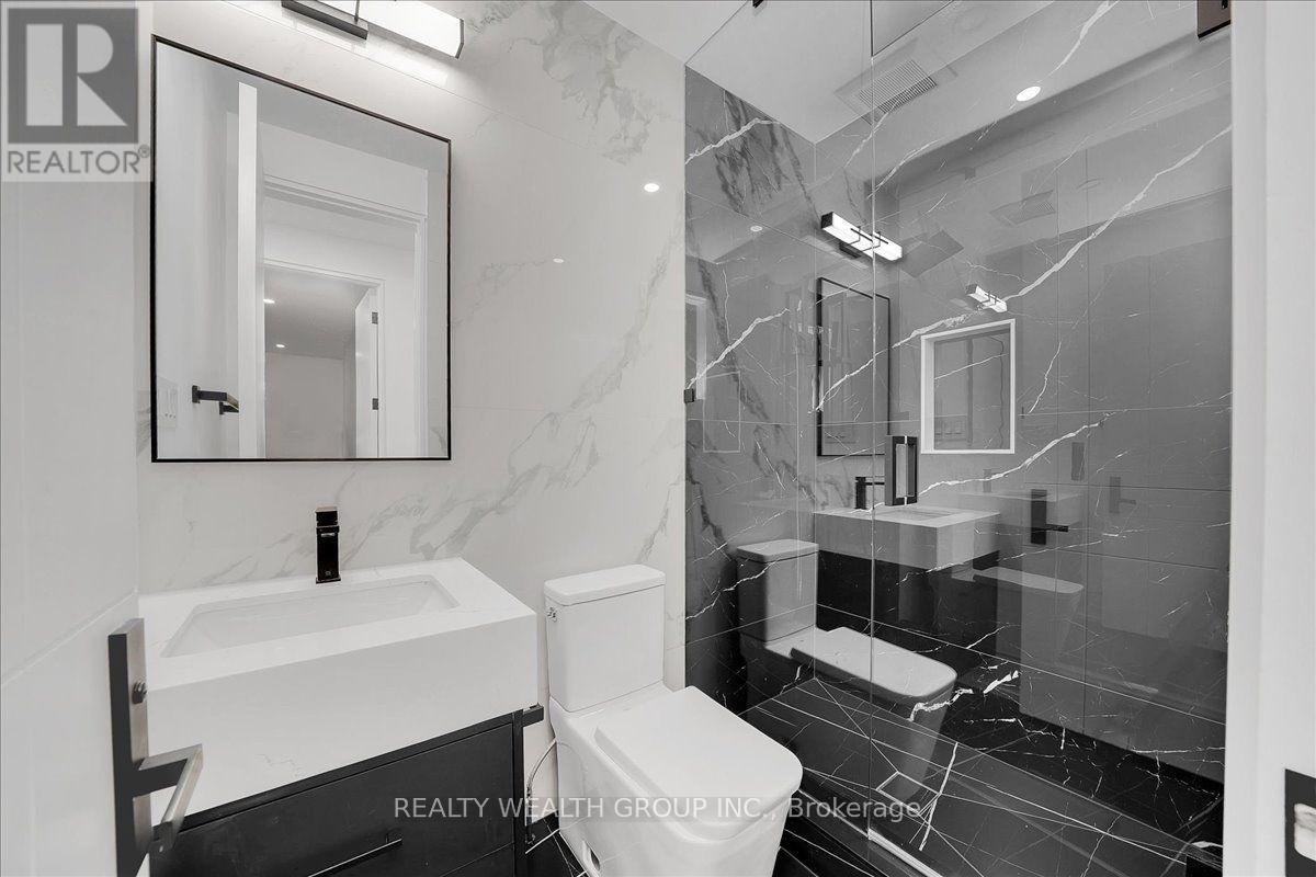 2 Kingsbury Crescent, Toronto, ON photo 37