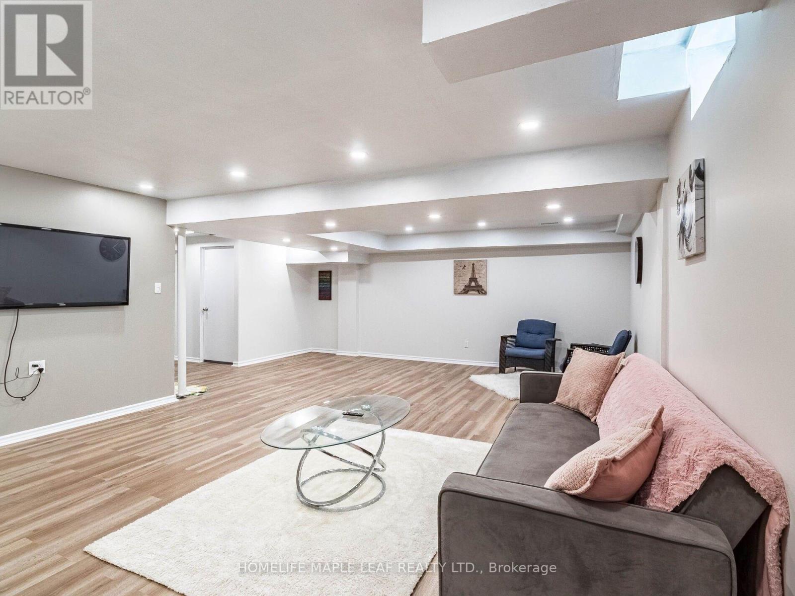 8- 350 Lakebreeze Drive, Clarington, ON photo 25