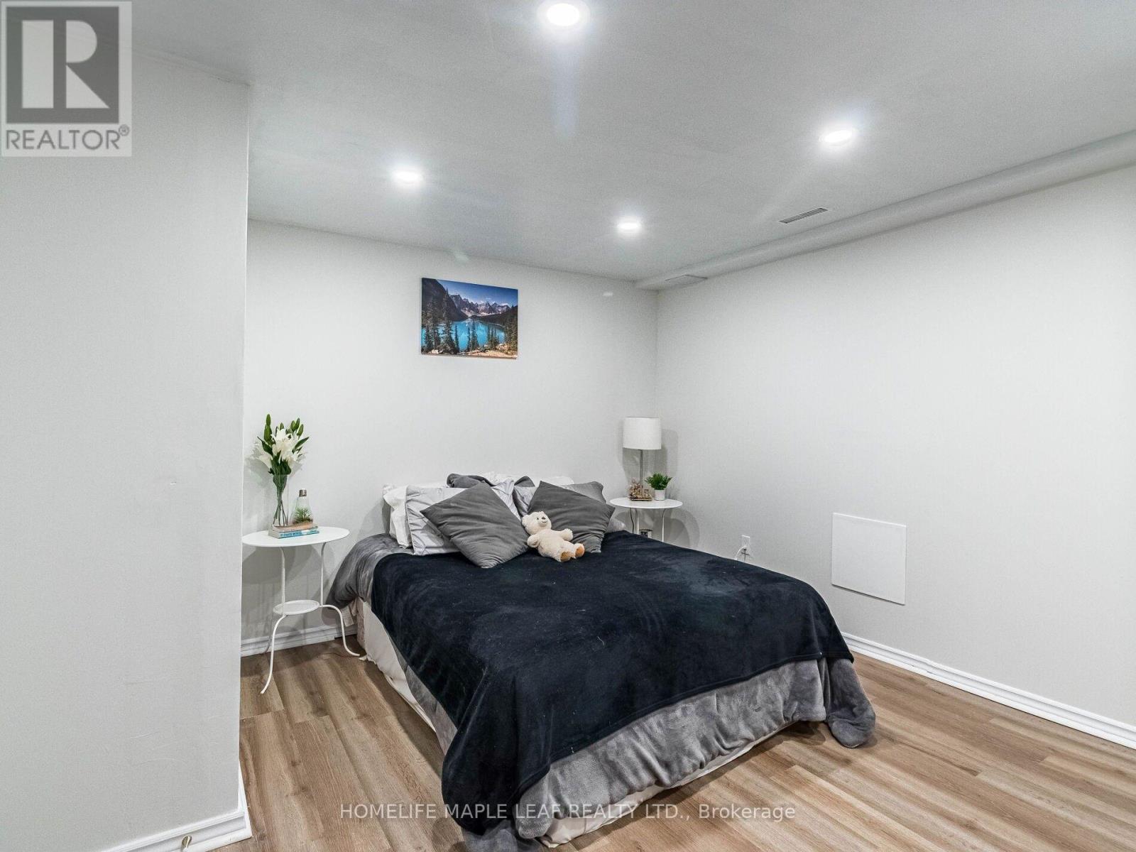 8- 350 Lakebreeze Drive, Clarington, ON photo 27
