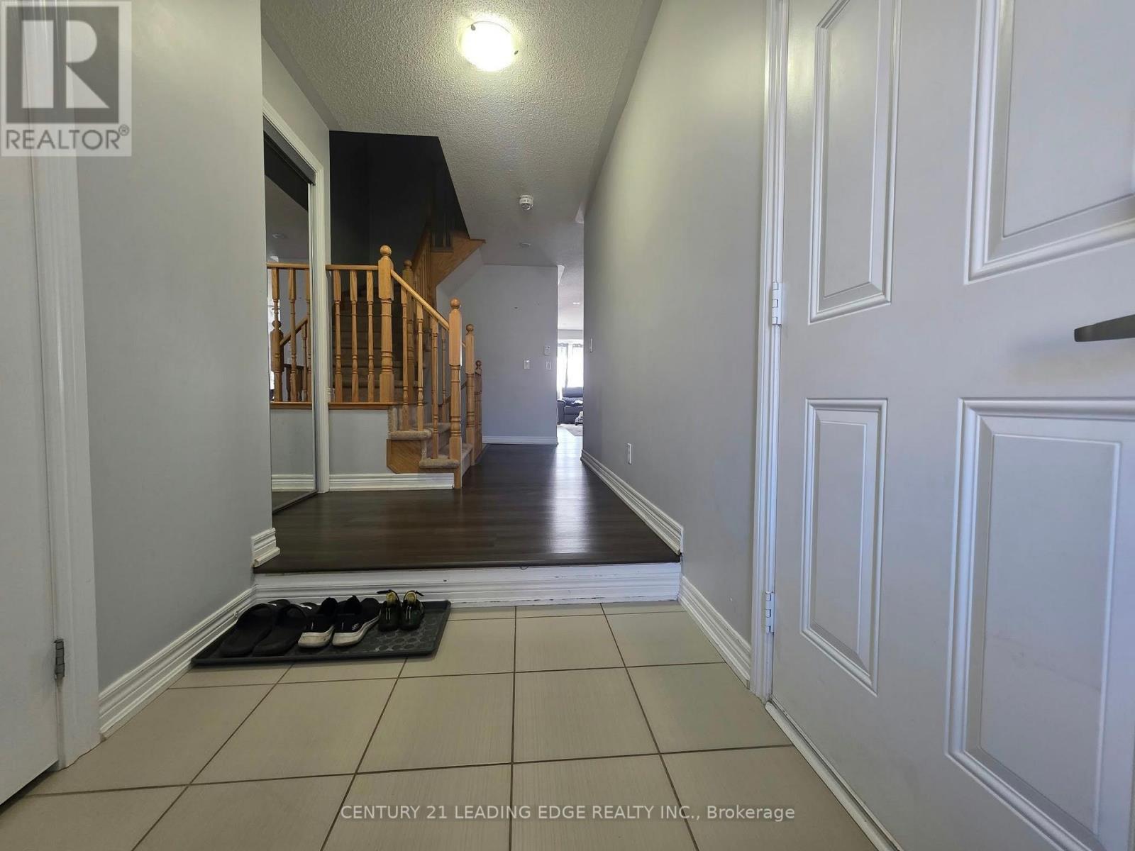 57 Great Gabe Crescent, Oshawa, ON photo 2