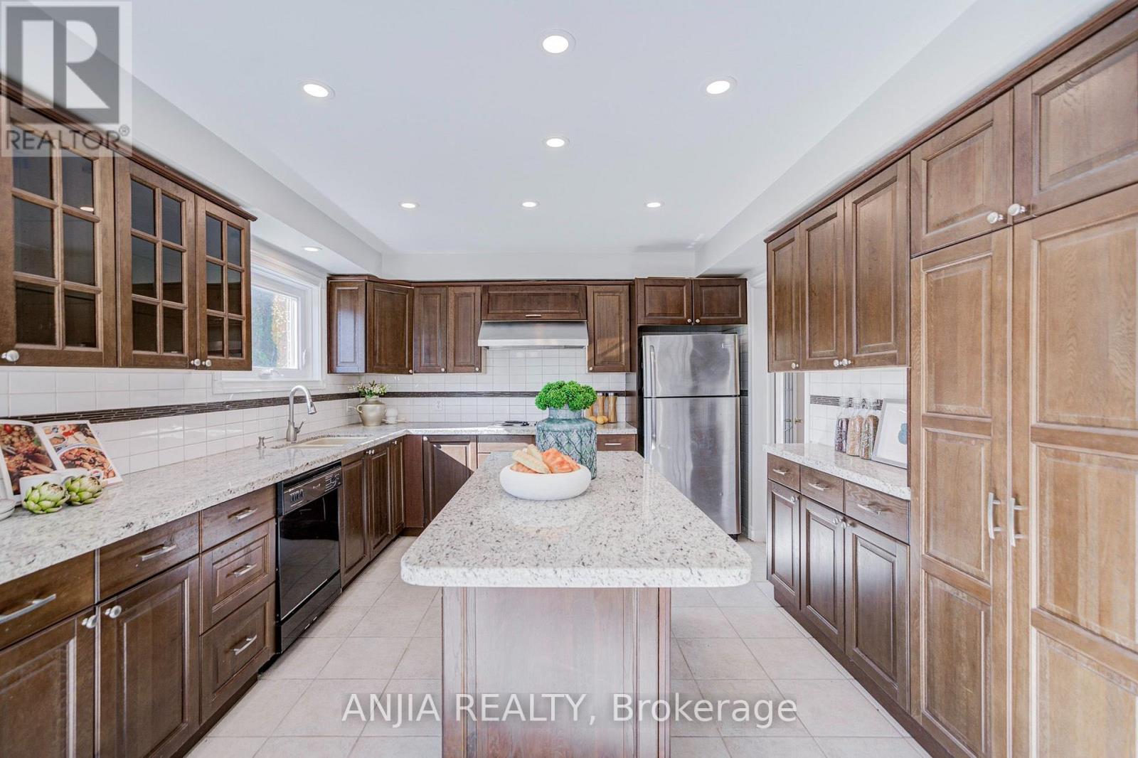 17 CHARRINGTON CRESCENT - 20