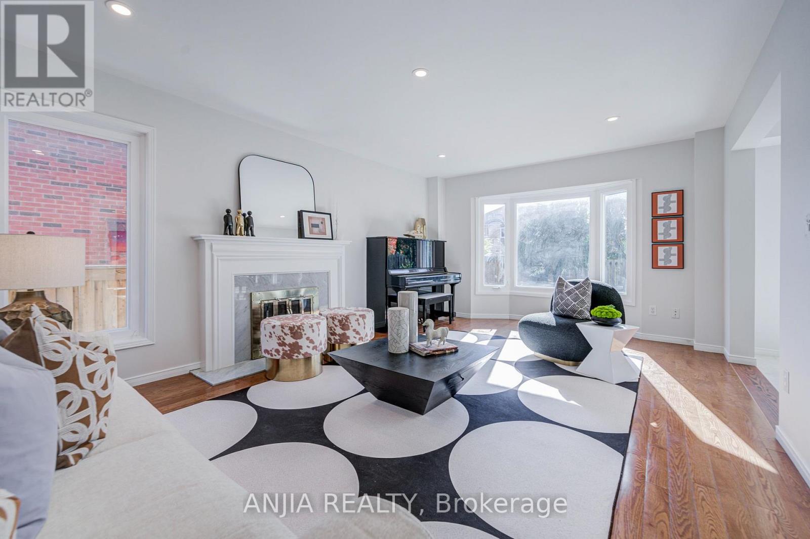 17 CHARRINGTON CRESCENT - 26