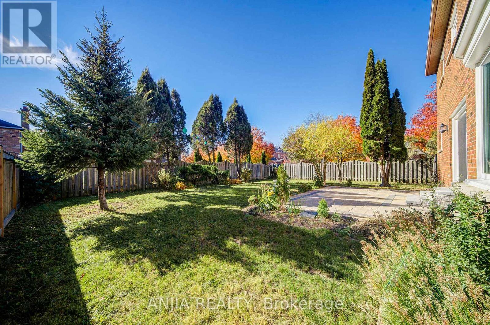 17 CHARRINGTON CRESCENT - 49