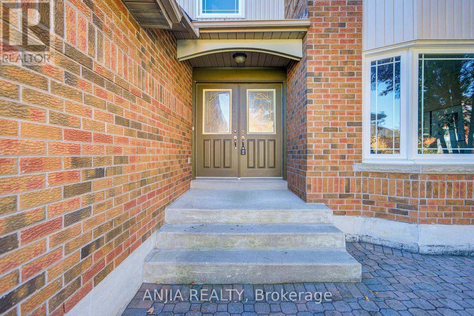 17 Charrington Crescent, Markham, ON photo 5