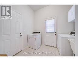 Sitting room - 17 Charrington Crescent, Markham, ON L3R0R3 Photo 9