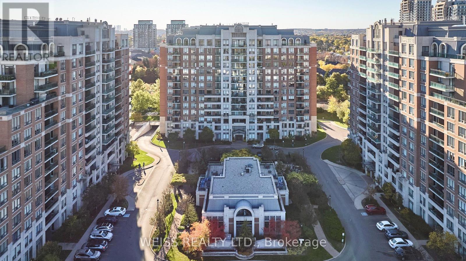 205- 330 Red Maple Road, Richmond Hill, ON photo 1