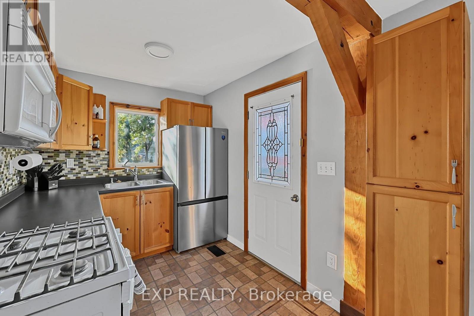 323 BELL Street, Tay, ON photo 14