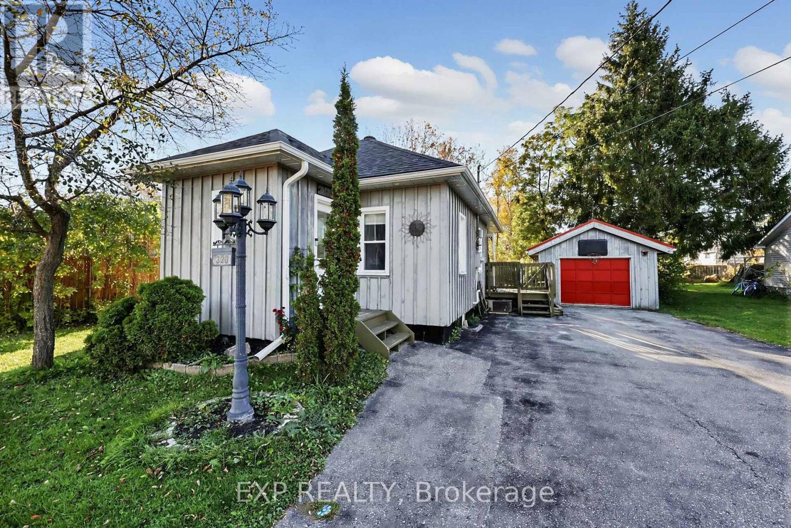 323 BELL Street, Tay, ON photo 2