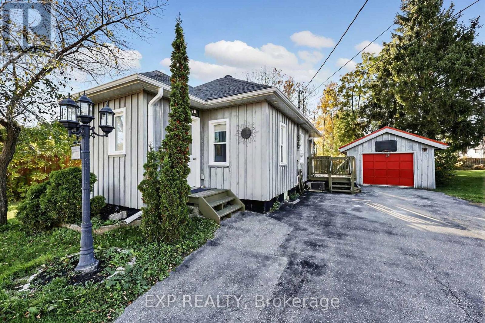 323 BELL Street, Tay, ON photo 3