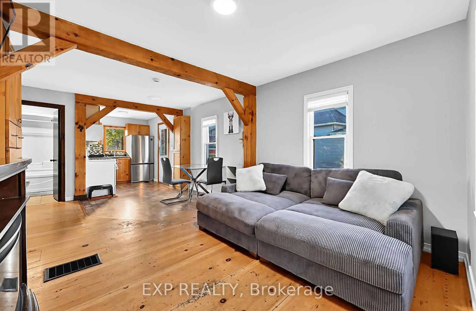 323 BELL Street, Tay, ON photo 6