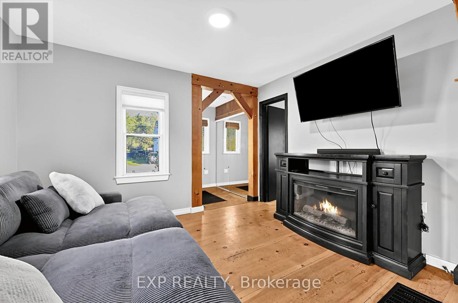 323 BELL Street, Tay, ON photo 8