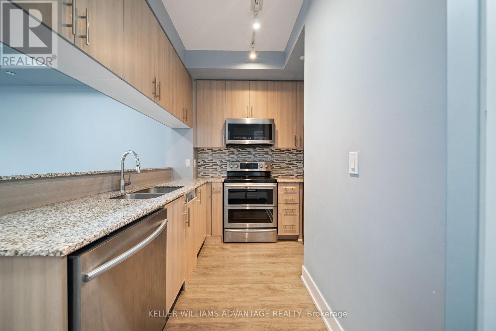 #710 68 MERTON STREET - 10