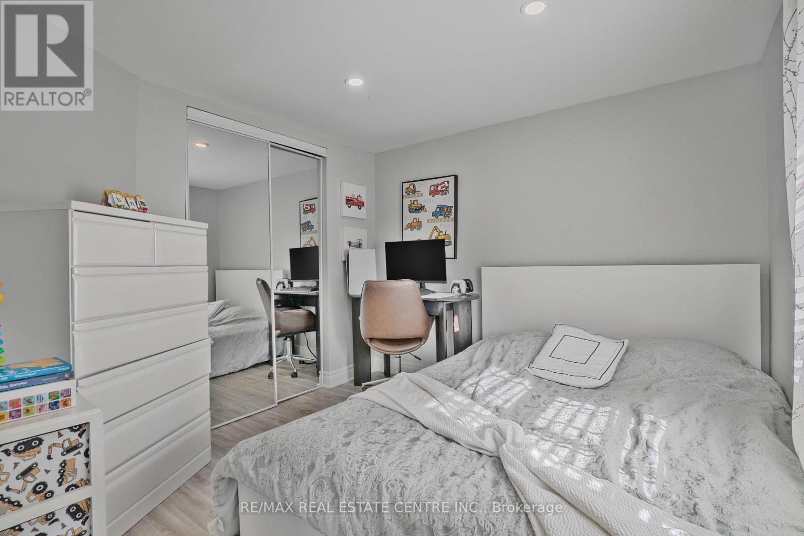 20 Brock Street, Oshawa, ON photo 24