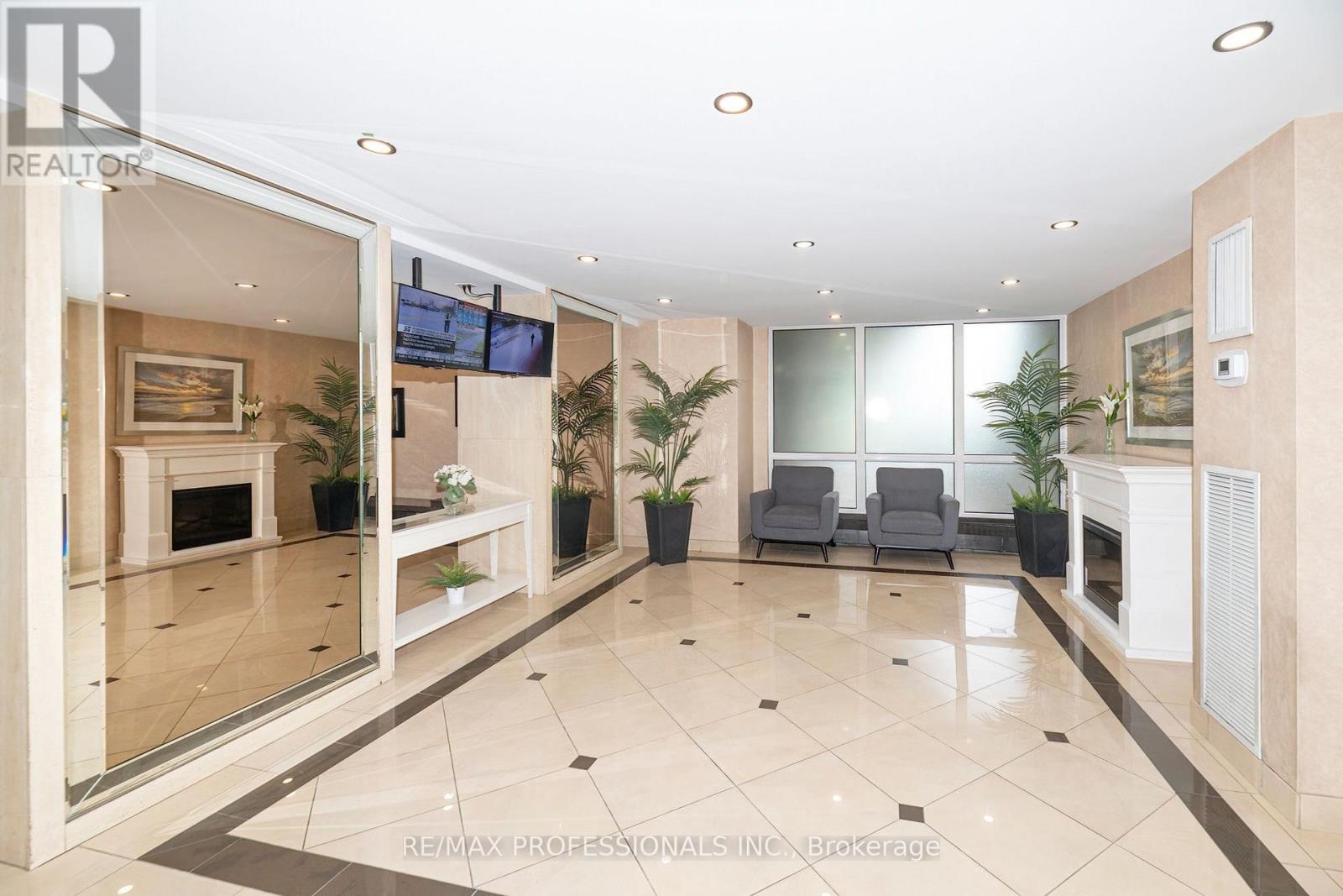 708- 1515 Lakeshore Road, Mississauga, ON photo 2