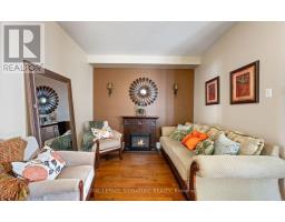 Kitchen - 30 Franktown Drive, Brampton, ON L6P3N3 Photo 6