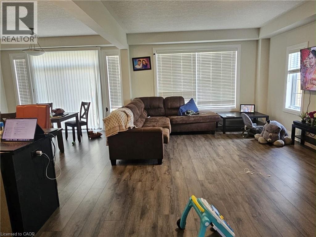 3 Bed, 3 Bath Townhouse for Rent in Waterloo – 132 FOAMFLOWER Place, Waterloo – MLS# 40873009
