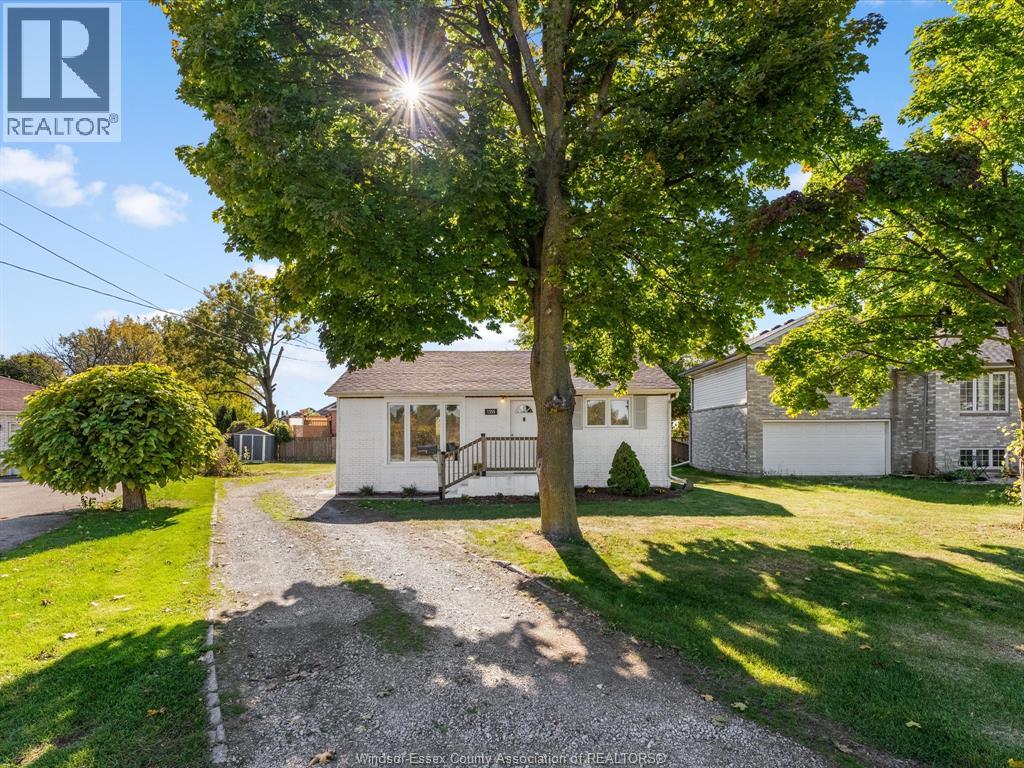 1355 Sprucewood photo 5