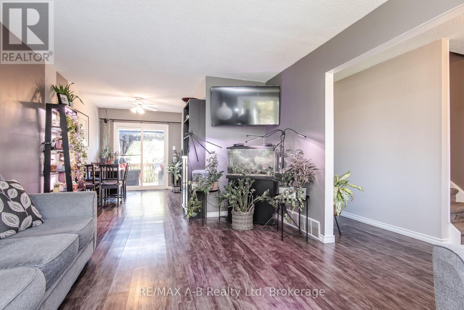 254 LOUISE STREET - 28