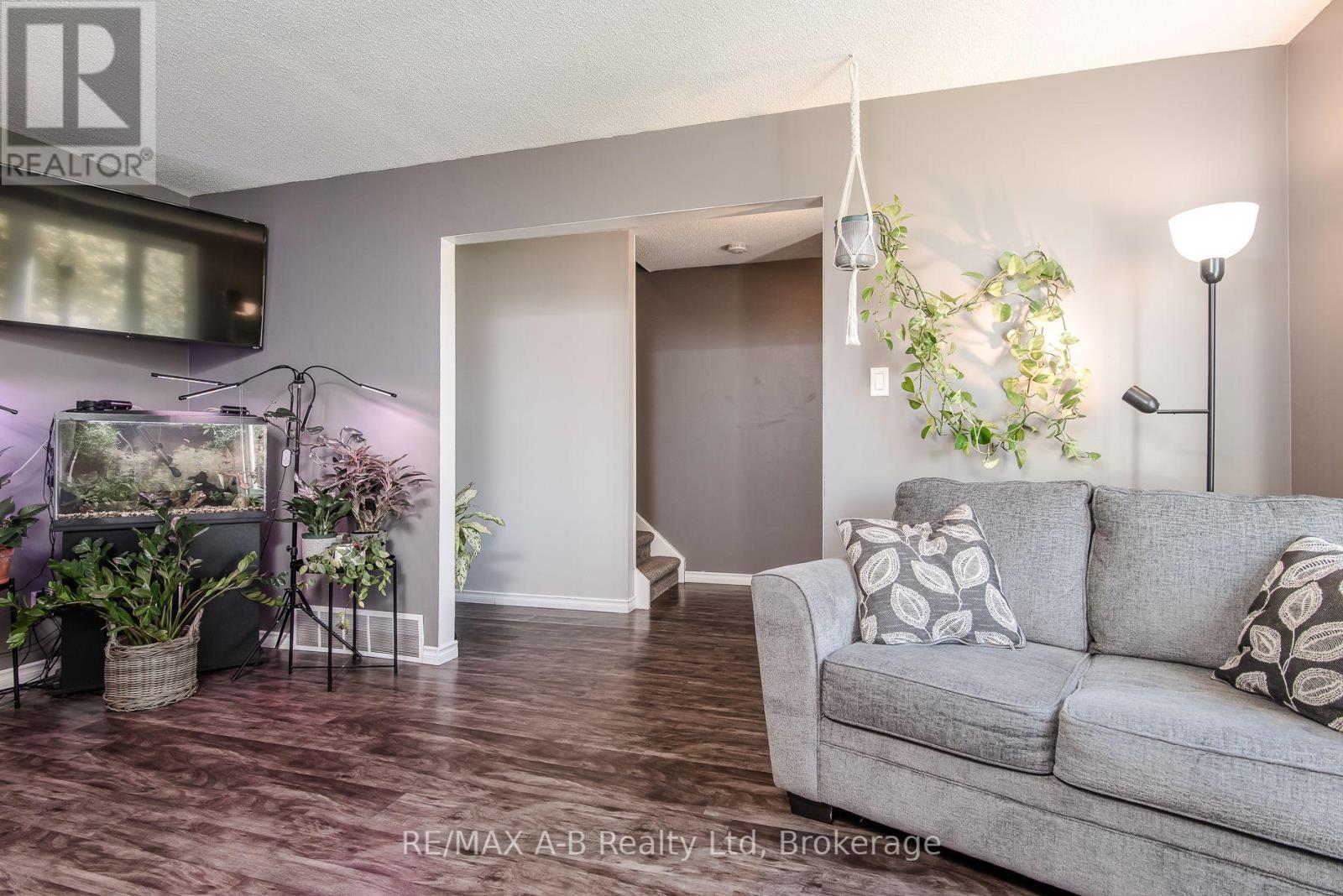 254 LOUISE STREET - 27