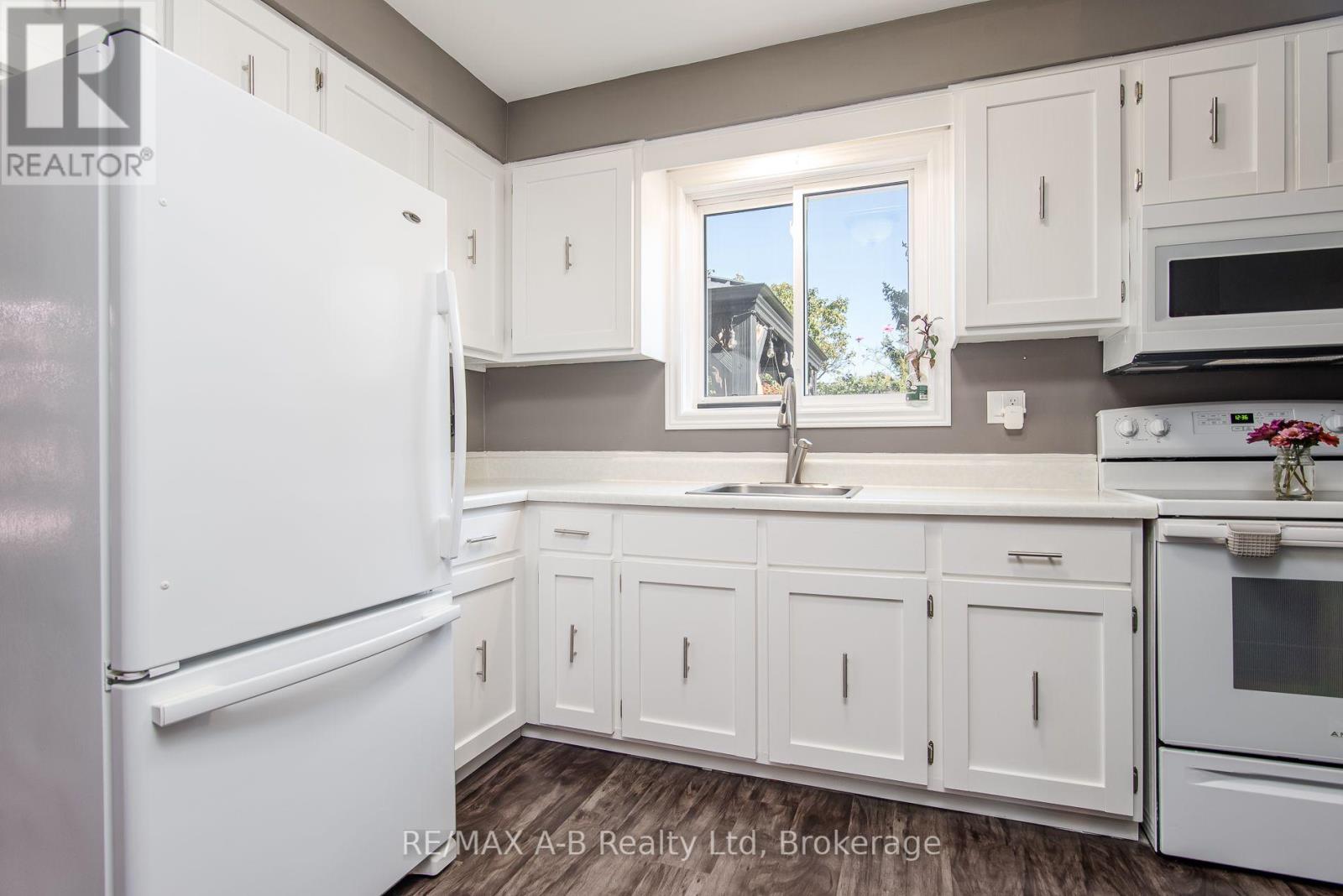 254 LOUISE STREET - 34