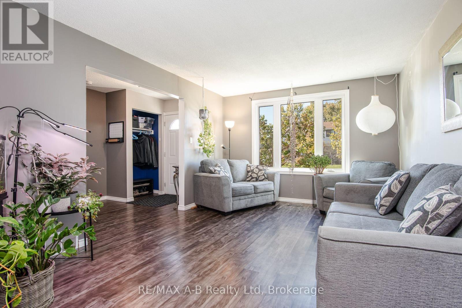 254 LOUISE STREET - 25