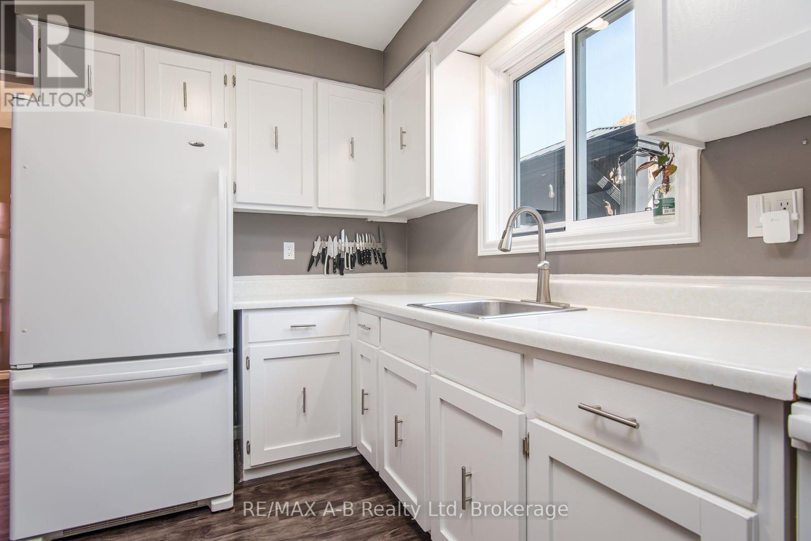 254 LOUISE STREET - 35