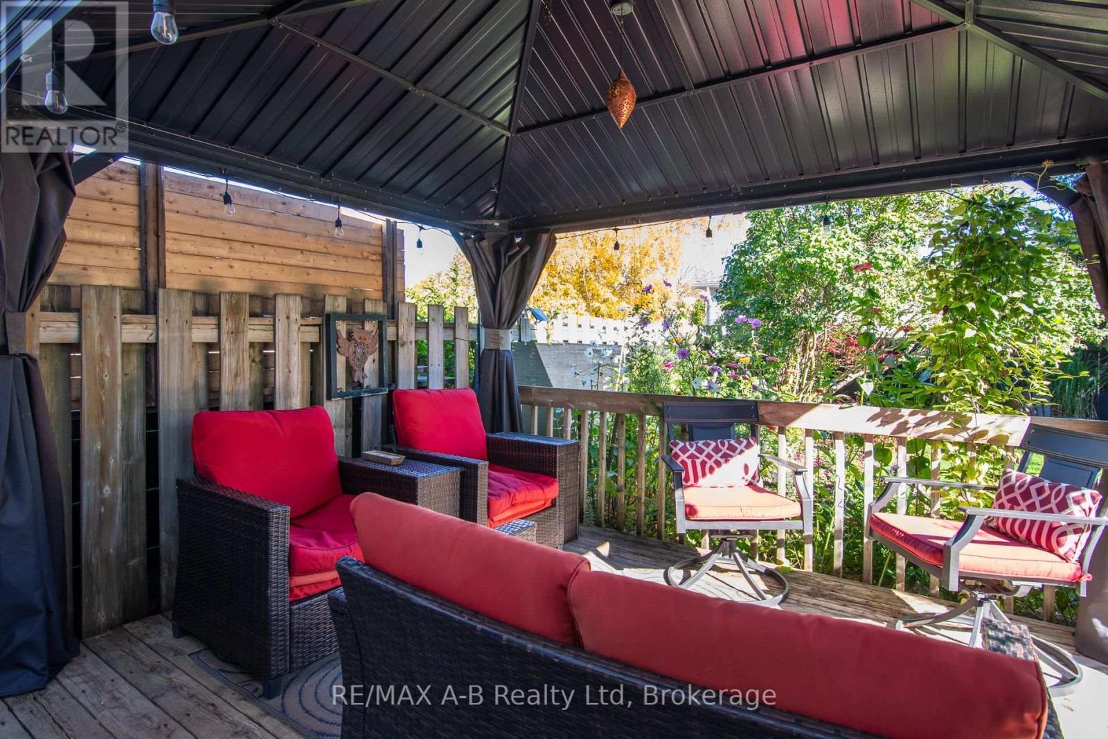 254 LOUISE STREET - 8