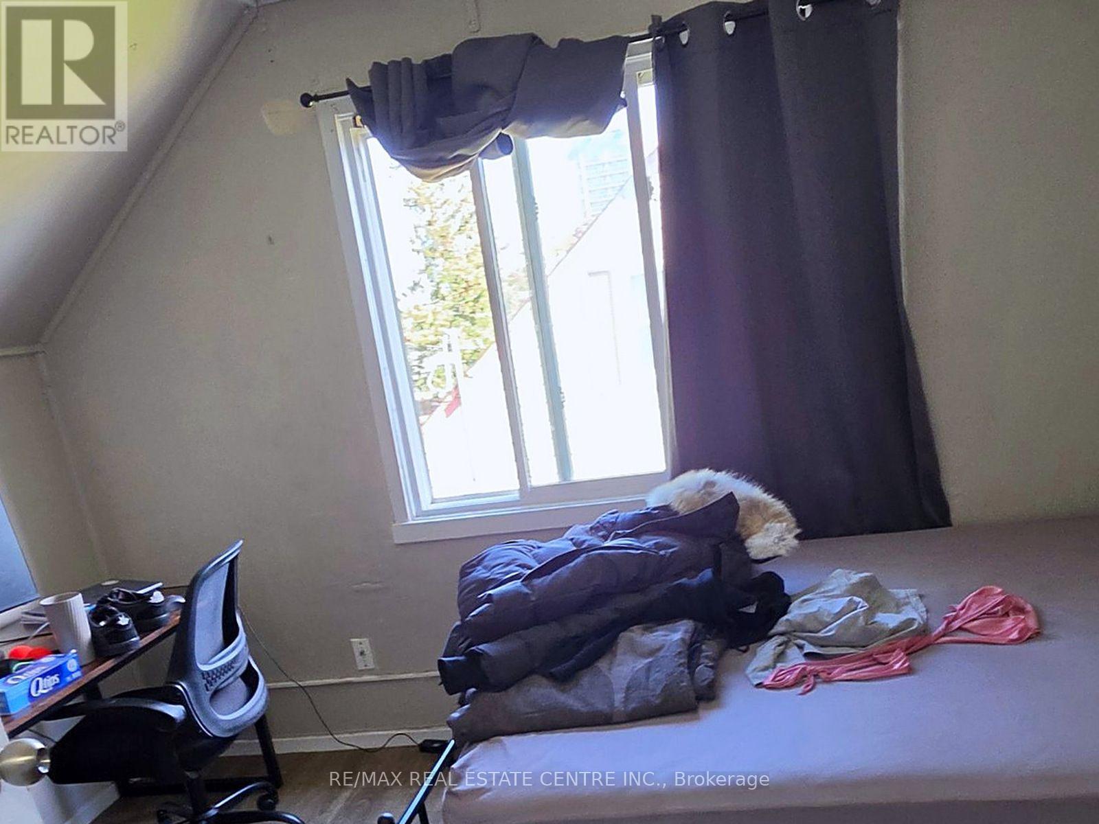 23 Fir Street, Waterloo, ON photo 5