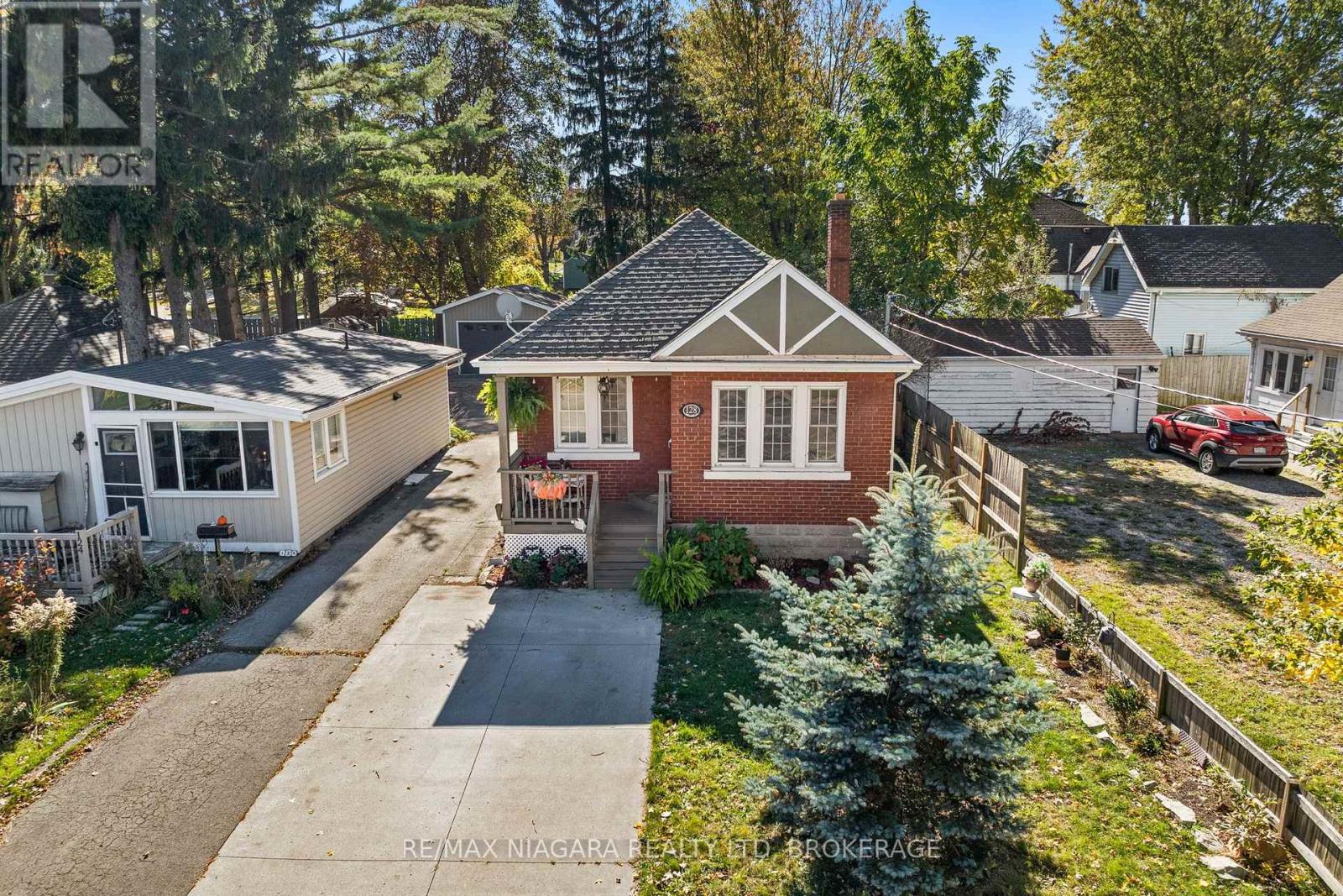 128 ADELAIDE STREET - 24