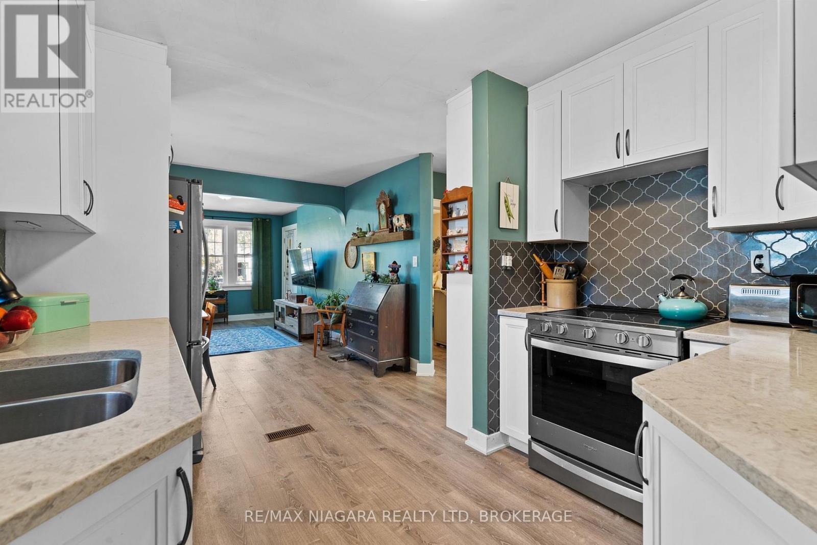 128 ADELAIDE STREET — photo 9