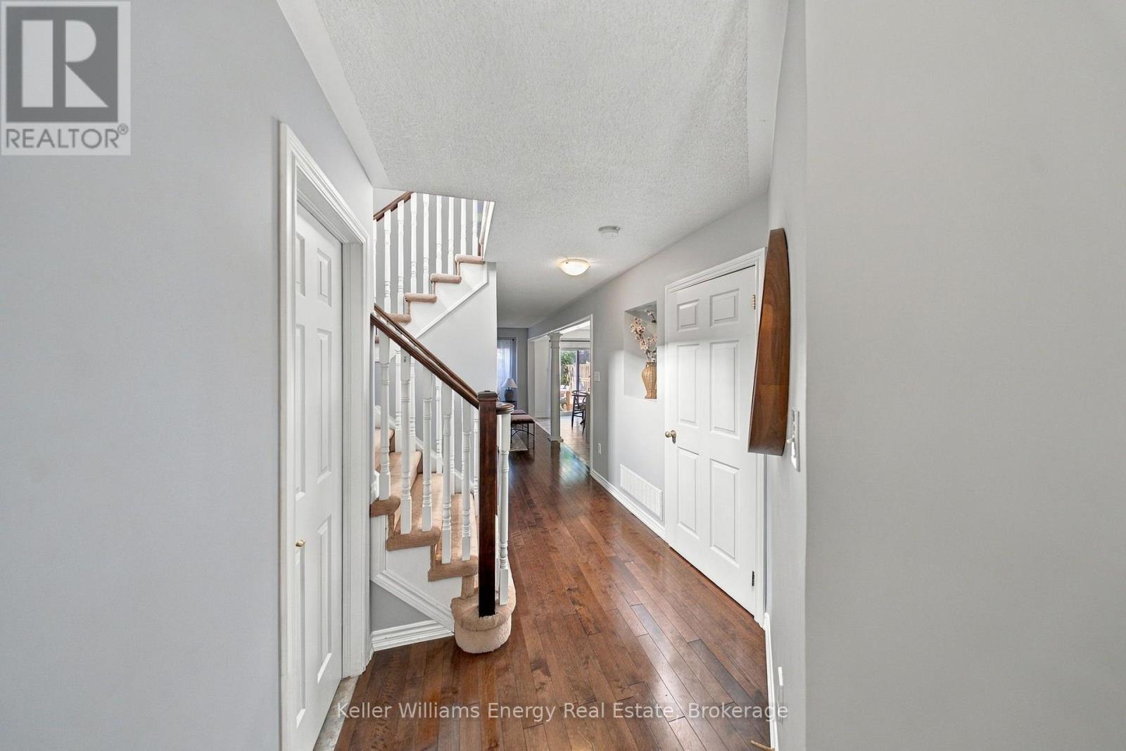 8 QUACKENBUSH STREET — photo 5