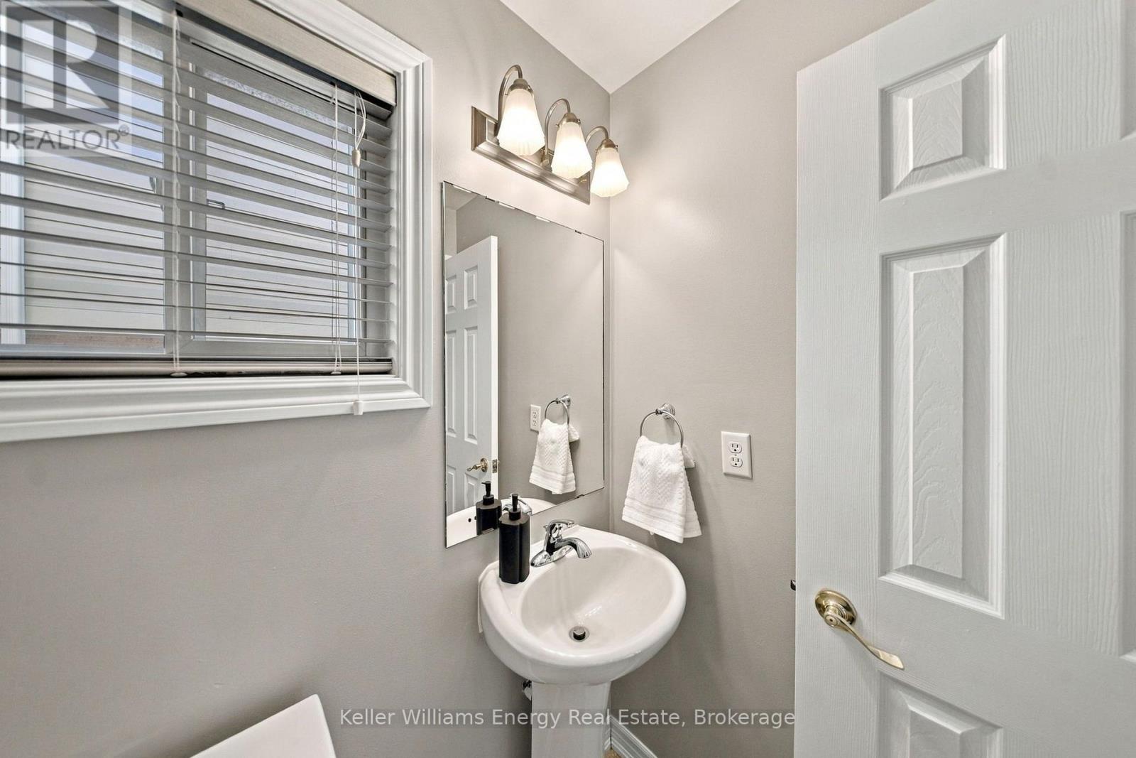 8 QUACKENBUSH STREET — photo 6