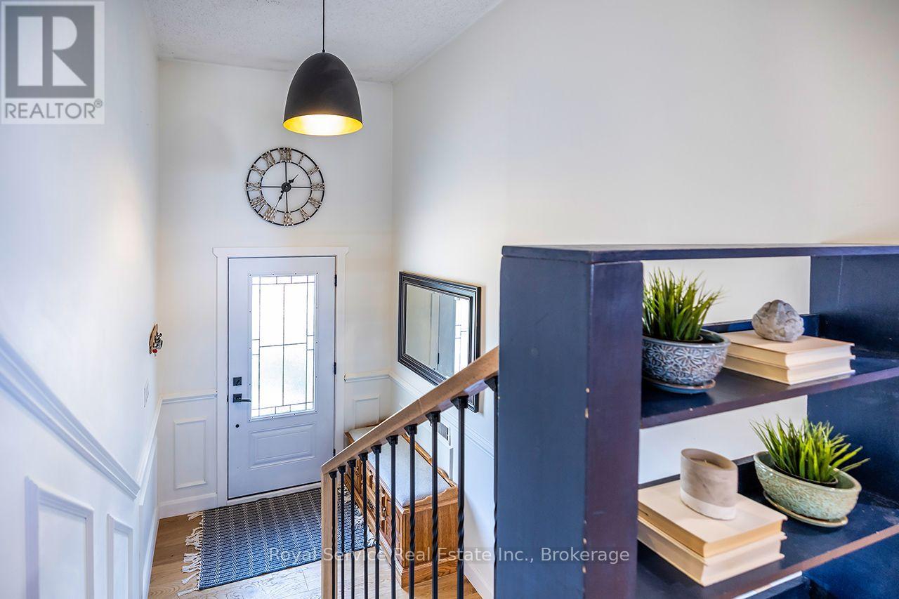 102 Foxhunt Trail, Clarington, ON photo 3