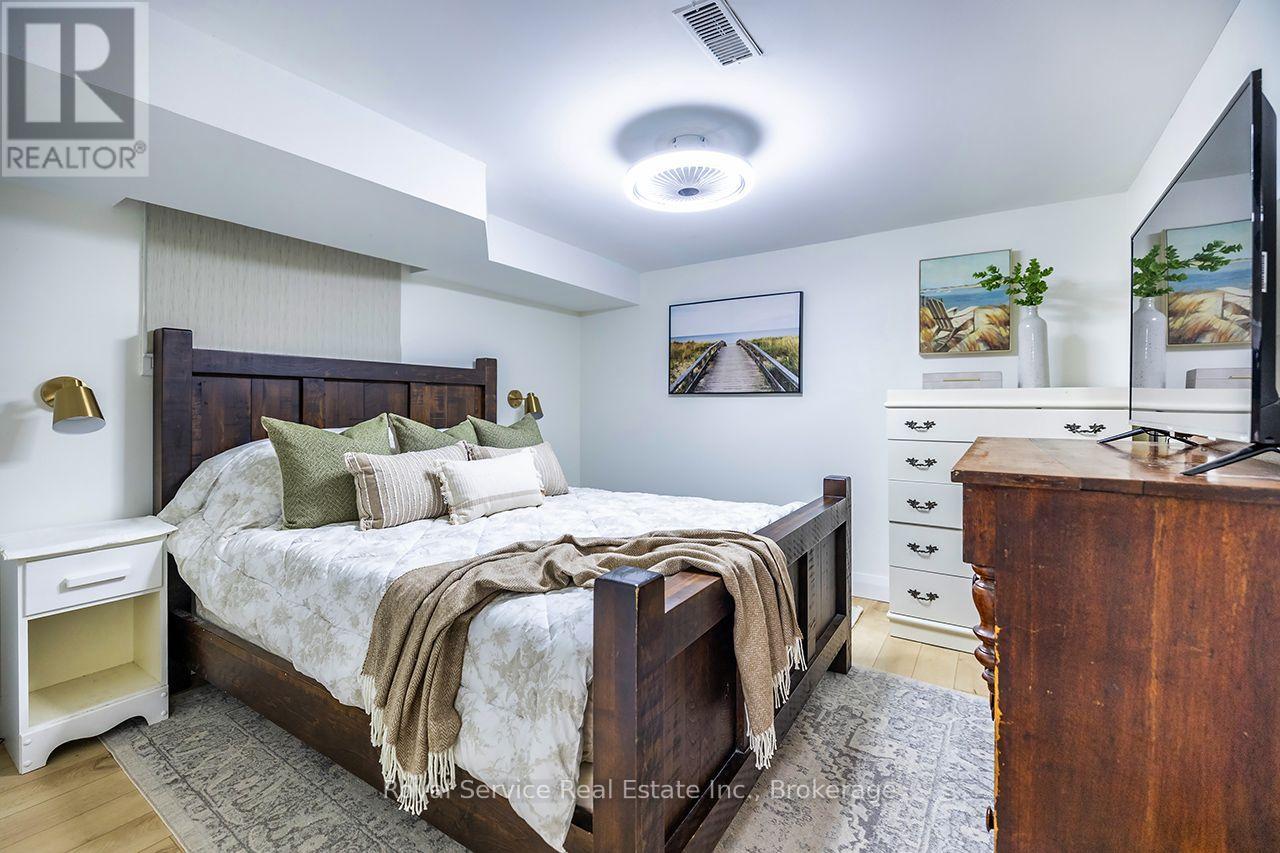 102 Foxhunt Trail, Clarington, ON photo 33