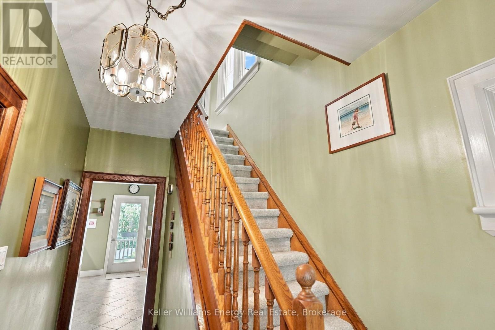 256 GROOMS AVENUE - 13