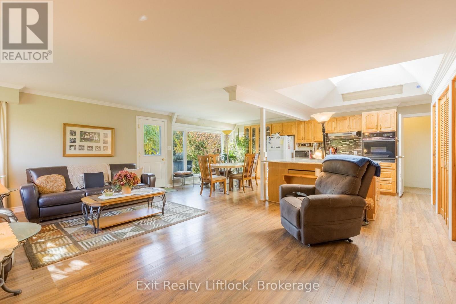 651 & 653 Cottesmore Avenue, Cobourg, ON photo 16