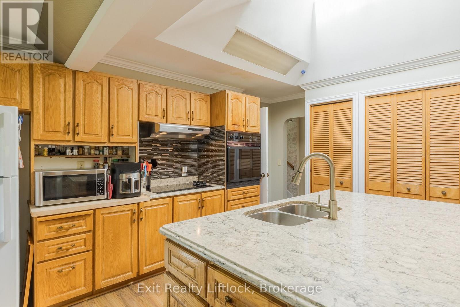 651 & 653 Cottesmore Avenue, Cobourg, ON photo 19