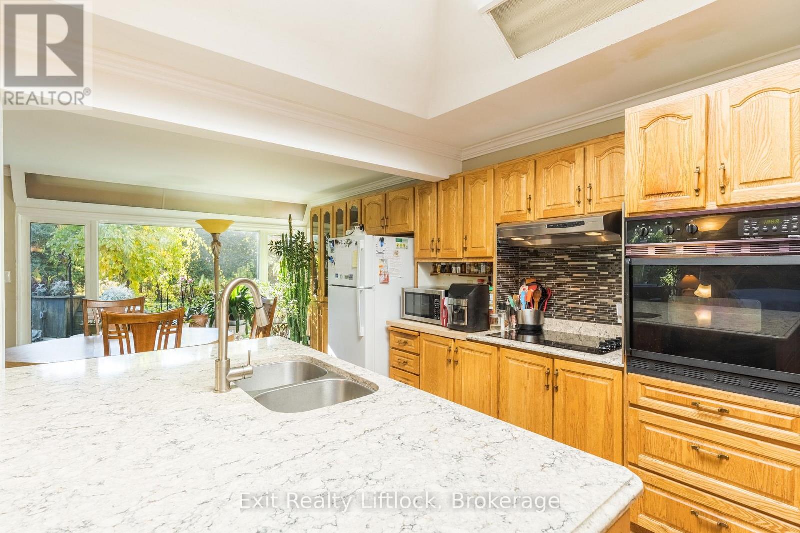 651 & 653 Cottesmore Avenue, Cobourg, ON photo 20