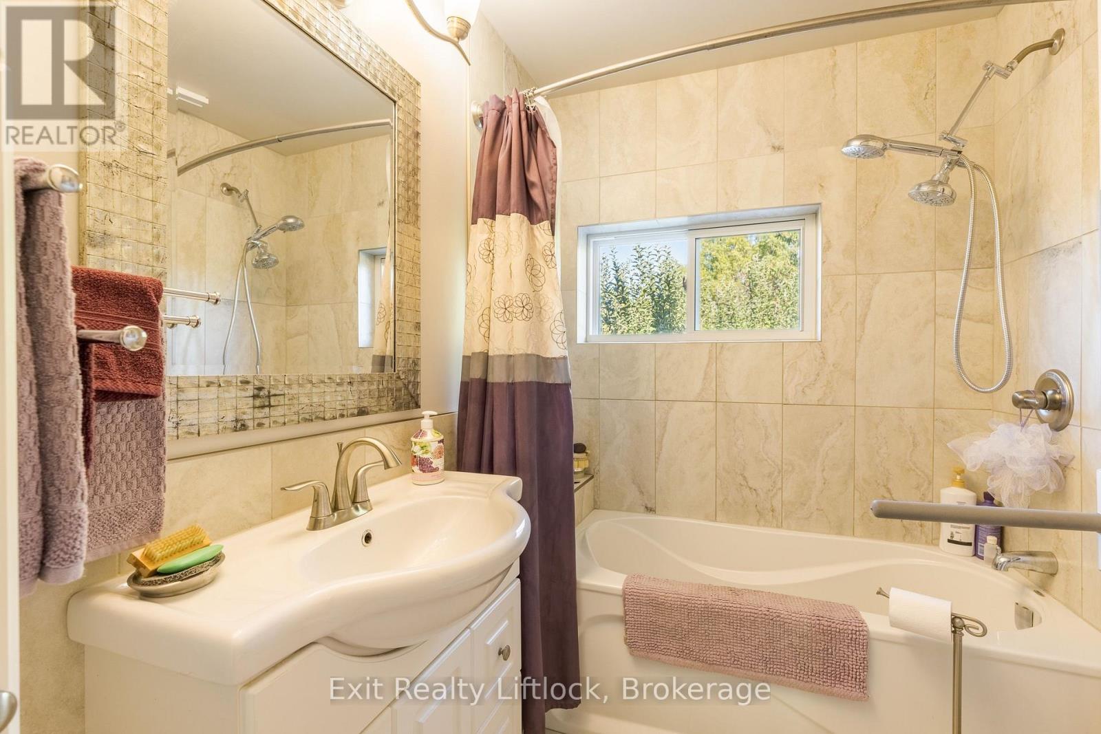 651 & 653 Cottesmore Avenue, Cobourg, ON photo 23