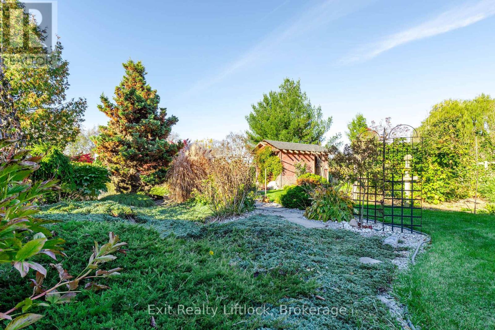 651 & 653 Cottesmore Avenue, Cobourg, ON photo 40
