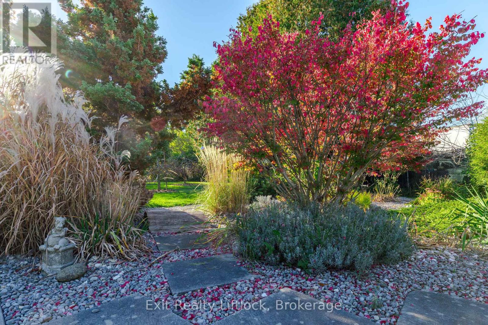 651 & 653 Cottesmore Avenue, Cobourg, ON photo 44