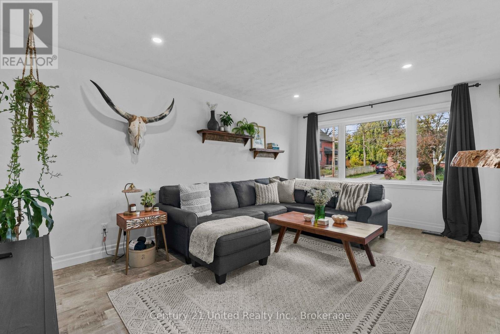 673 Frank Street, Peterborough, ON photo 2
