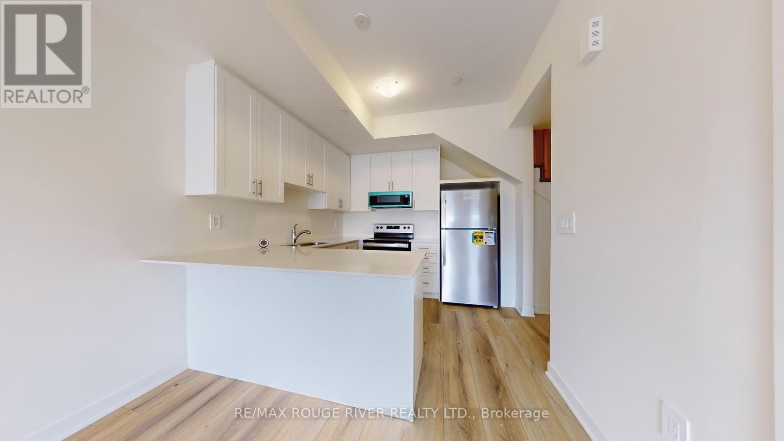 308- 1695 Dersan Street, Pickering, ON photo 7