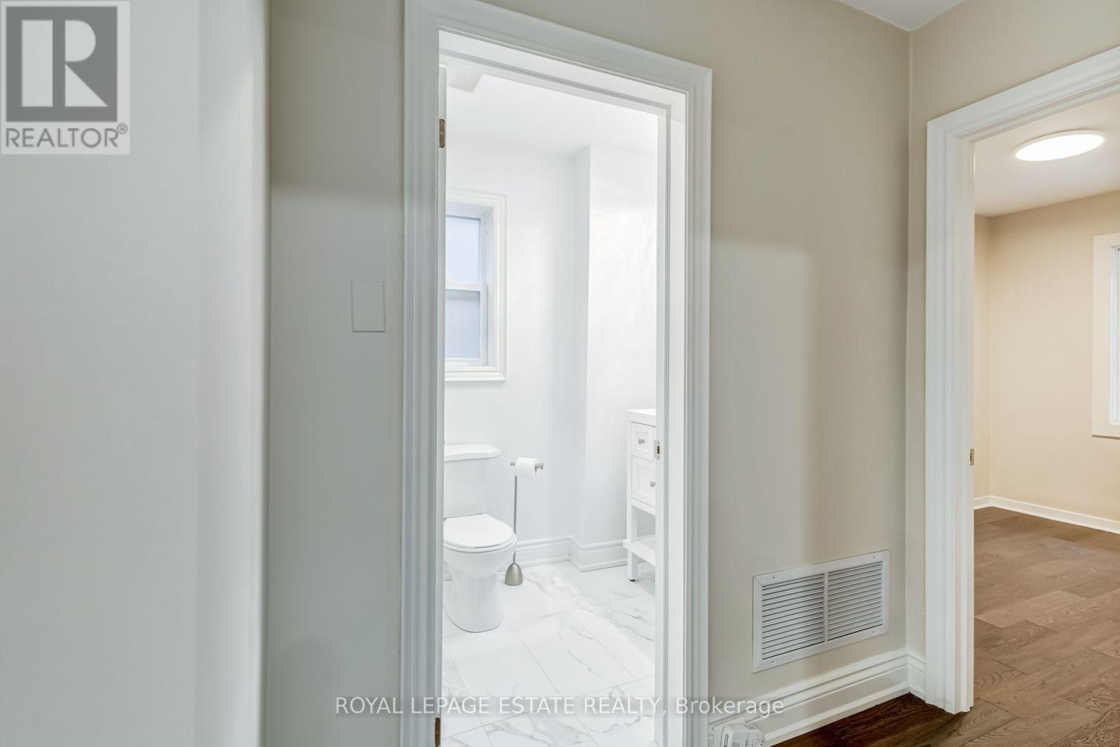 12 Norlong Boulevard, Toronto, ON photo 9